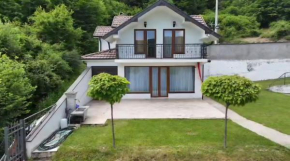 Vila Dina